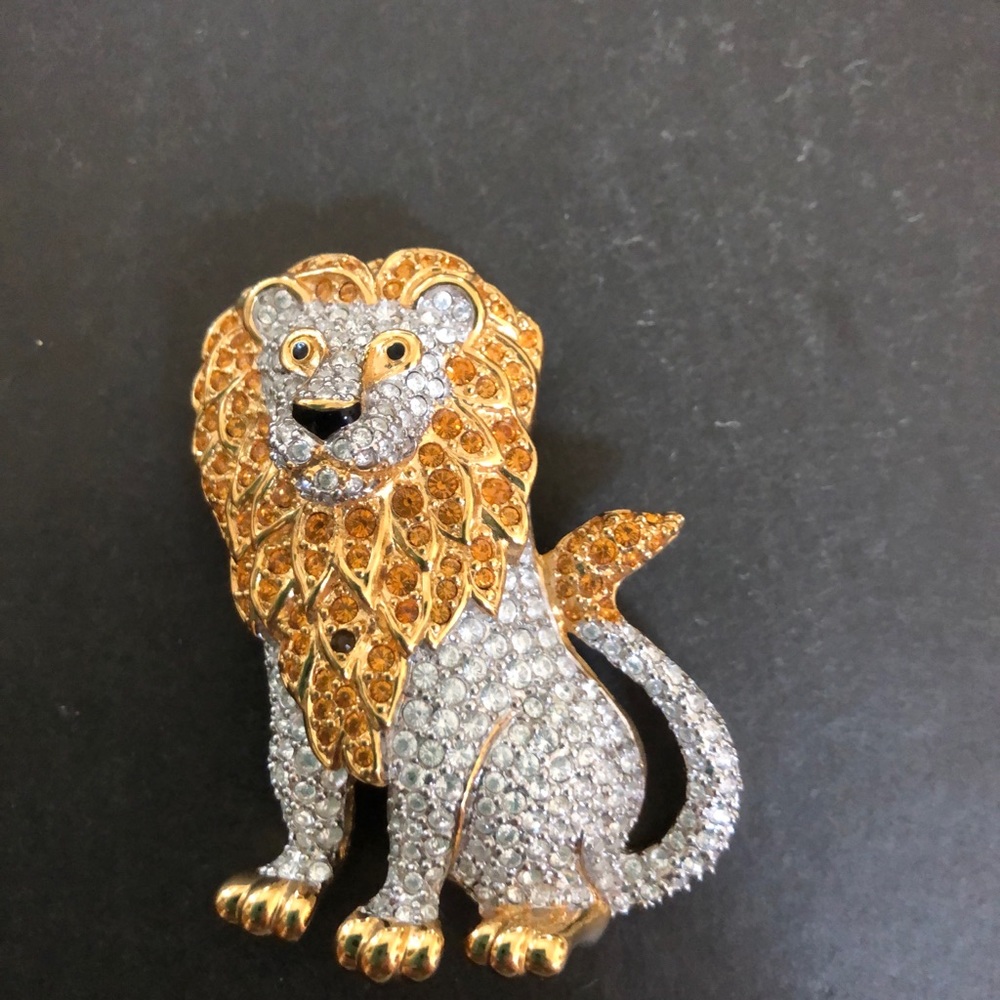 Swarovski crystal lion pin